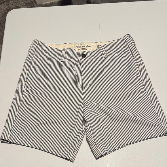 Abercrombie & Fitch Men's Navy and White Striped Shorts - Picture 2 of 8